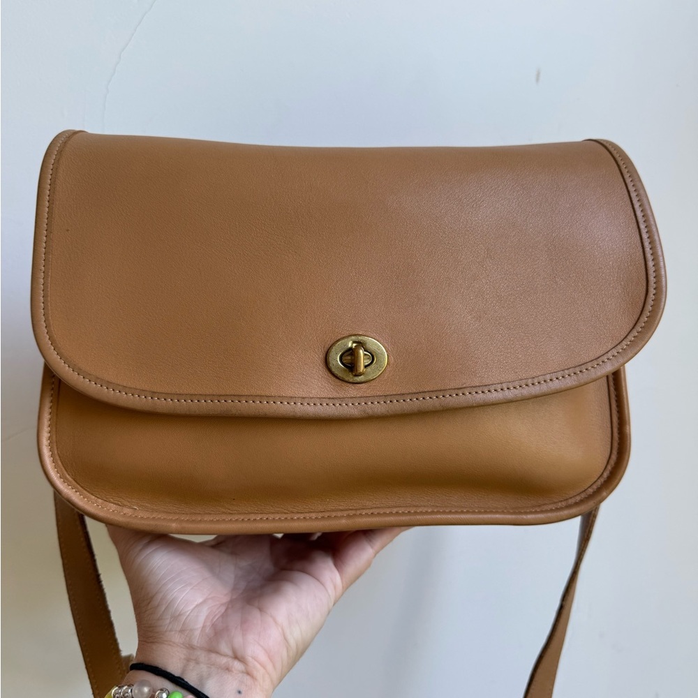 SOLD.       Vintage Coach Butterscotch or Camel City Bag 9790